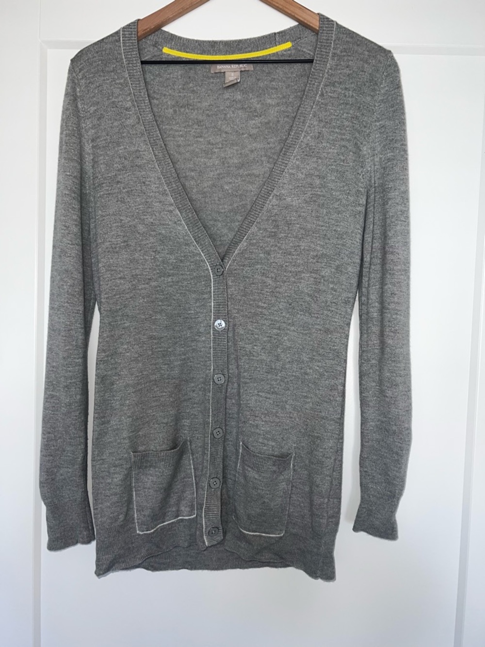 BANANA REPUBLIC  long light grey cardigan with cream details, size small
